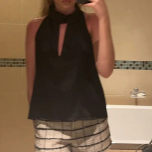 Zara topp  - Elegant topp från zara i satin material som inte går att köpa längre. 