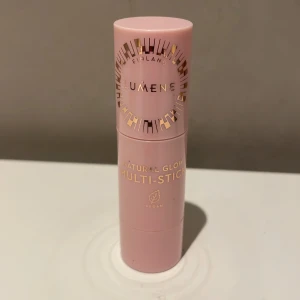 Lumene blush - Jättefin naturlig blush från lumene i färgen fresh pink. Kommer ej till användning. Har använt ca 4 gånger. Köpt för 289 på kicks.🫶