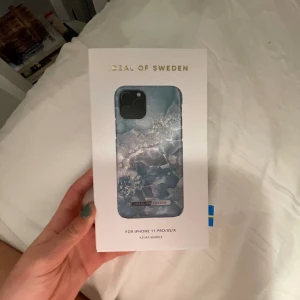 iPhone skal  - Säljer superfint skal från ideal of sweden som aldrig har användts då jag fick fel storlek. Nypris 450kr 💕💕