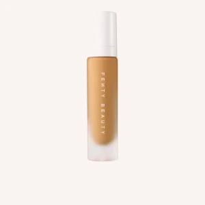 Fenty Beauty  - Säljer denna fenty beauty foundation i färgen 290.  Den är helt ny och oöppnad.  Hade en test produkt och detta var tyvärr inte min färg därför säljer jag denna.🤍 