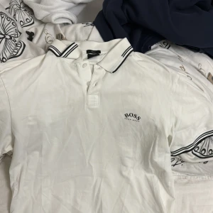 Hugo boss  - Säljer denna Hugo boss tröjan, den är i jätte fint skick. Äkta såklart