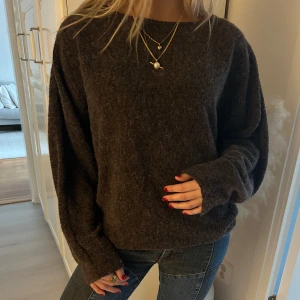 Brun stickad tröja - Brun stickad tröja