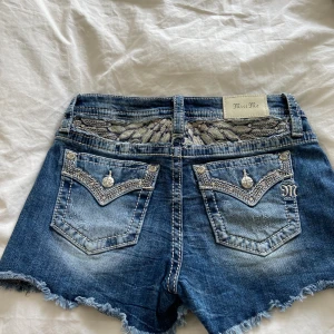Miss me shorts - Säljer dessa jättefina miss me shortsen för att dom inte passar mig, helt nya köpta i USA. Pris kan diskuteras🫶