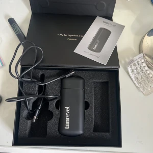 Tan revel  - Säljer min tanrevel maskin då jag inte fick användning av den😩Funkar jättebra och ger jättefint resultat, skickas i lådan och laddare följer såklart med. Har tyvärr ingen refill, så bara maskinen och laddaren som kommer med.