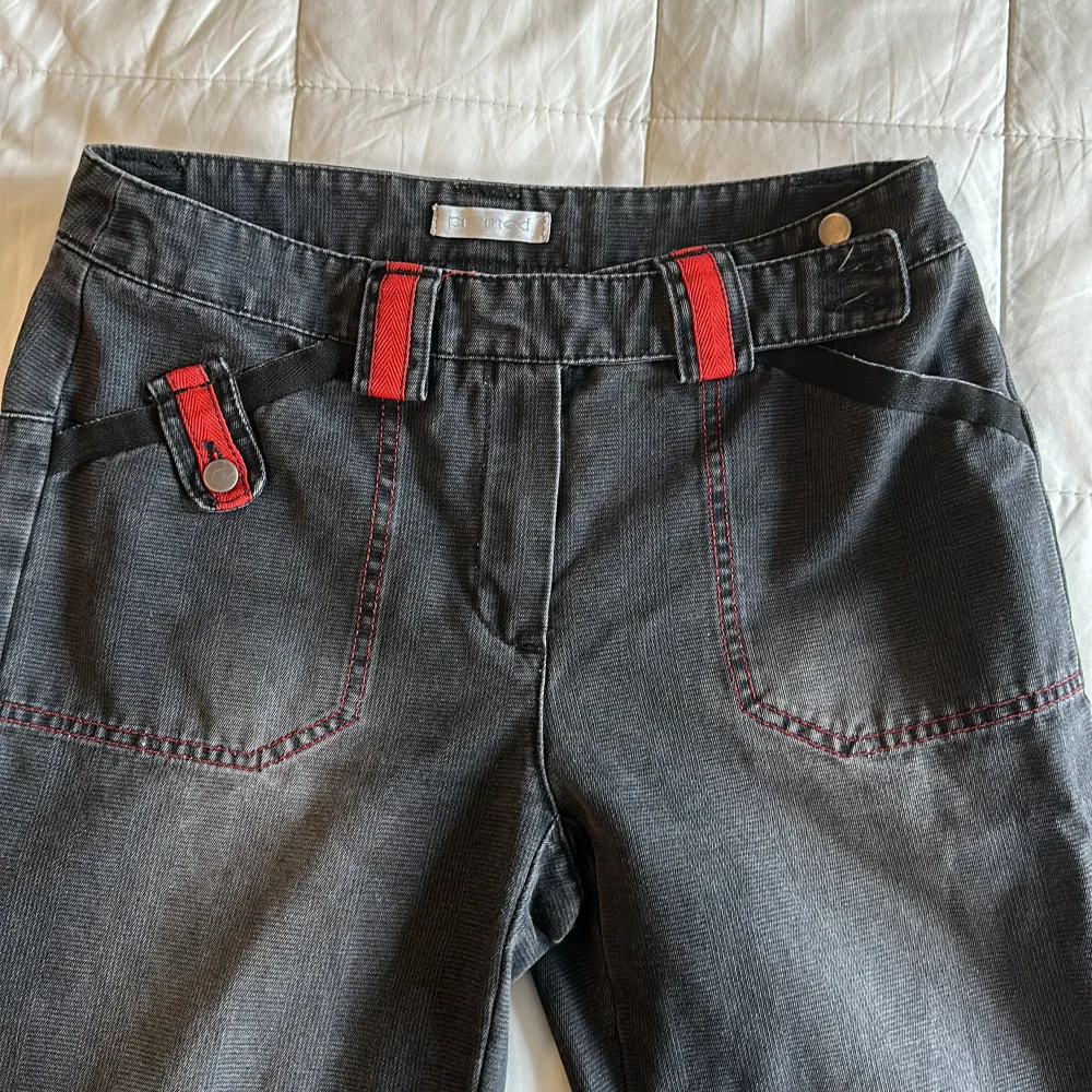 As snygga jeans perfekta för att spicea upp en outfit❤️. Jeans & Byxor.