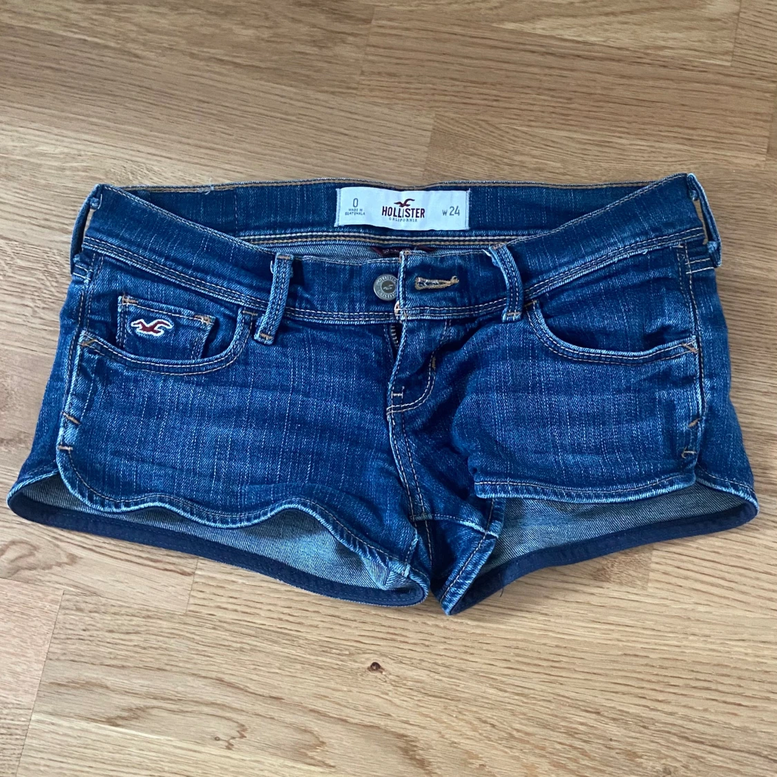 lågmidjade shorts