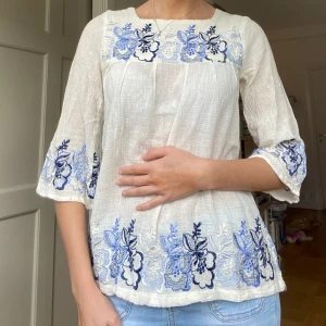 Blus - Så söt blus jättenajs och ha nu i sommar💓