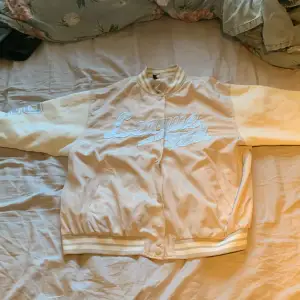 Jersey tröja i storlek M, gått skick, har använts cirka fem gånger