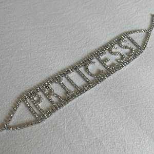 Halsband från Asos. 