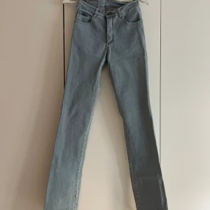 Raka jeans - Står ej storlek, köpta vintage i Amsterdam, men skulle säga att de passar som 34, W24 L32