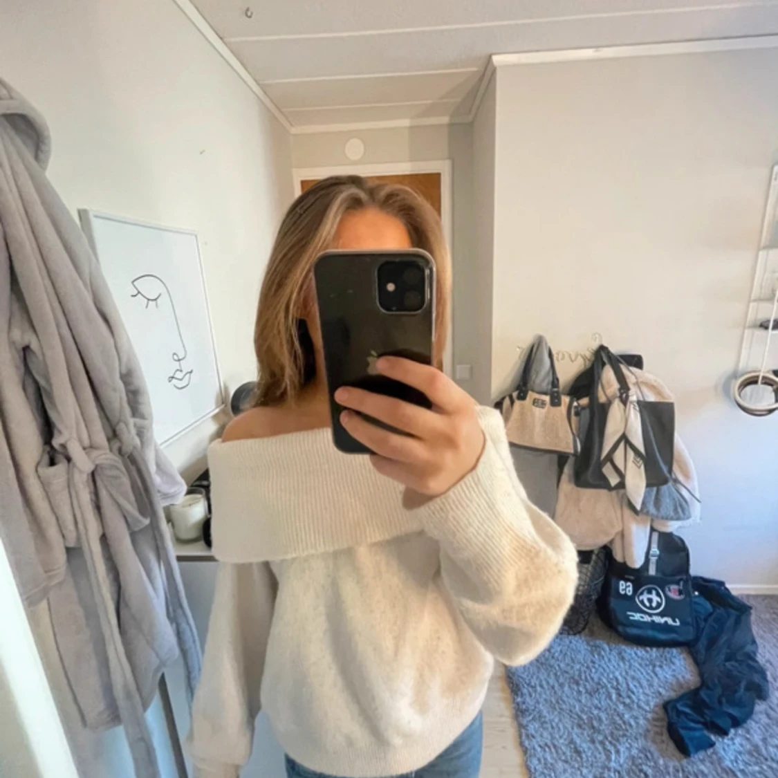 Vit off-shoulder tröja