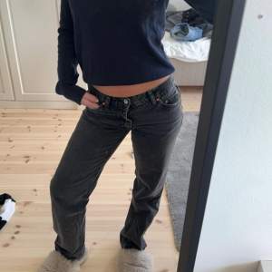 Svarta lågmidjade jeans från Gina tricot, aldrig använda 💓