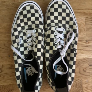 [44 EU] VANS Authentic Pro Checkerboard Navy UltraCush - Sparsamt använda Vans sommarskor, bra för skating. Storlek 44
