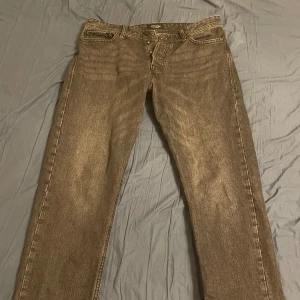 Jack & Jones jeans - Säljer ett par schysta jack & Jones jeans! Modellen heter loose/chris. Om du har några frågor så är det bara att ställa dom👍 