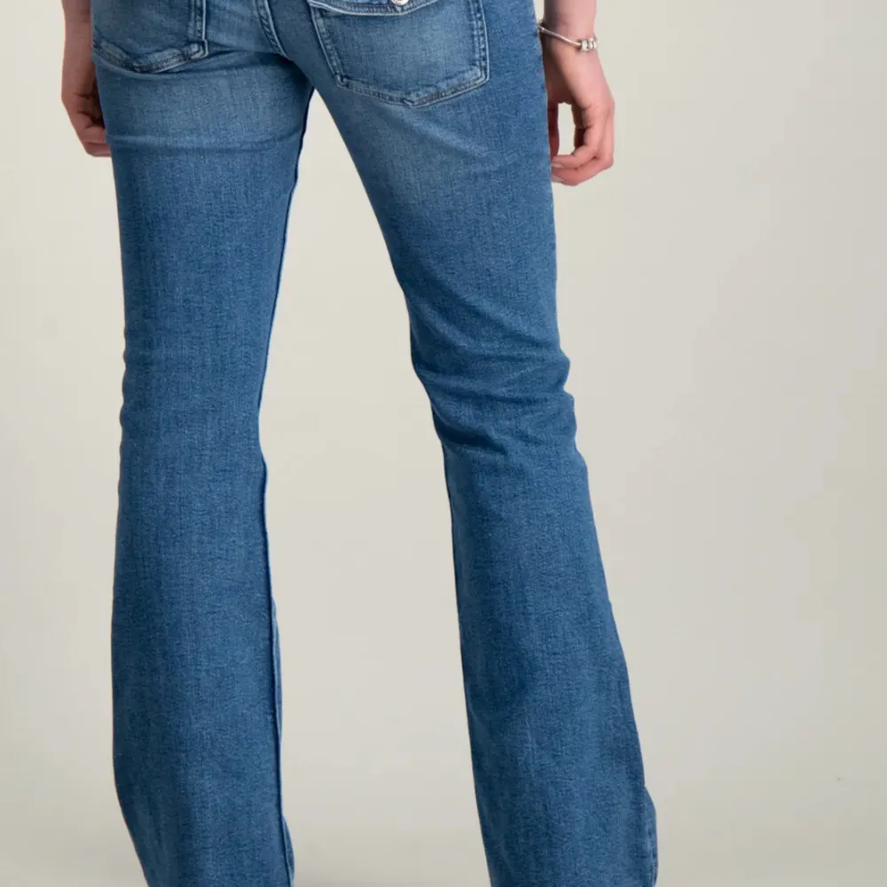 Fina jeans från Gina inte jätte använda och nypris 350. Jeans & Byxor.