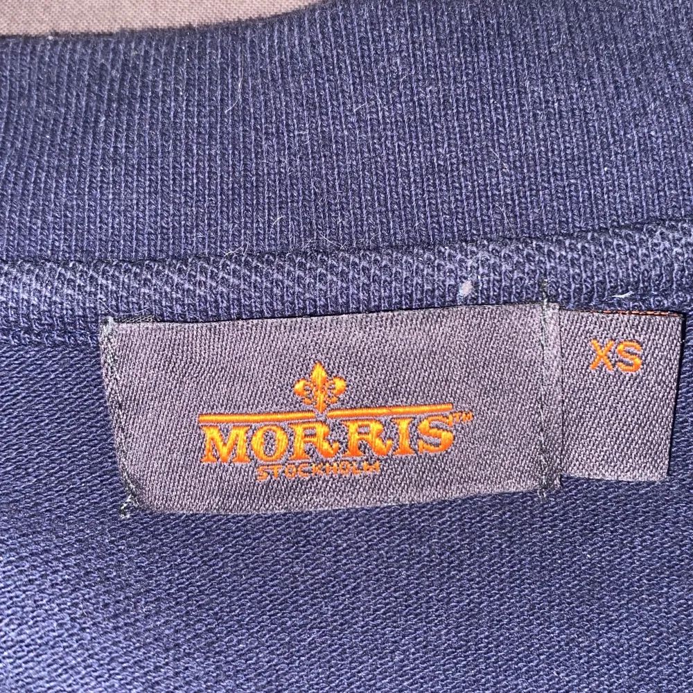 Tja säljer nu min Morris piké då den blivit för liten, den är väldigt sparsamt använd och är i jätte fint skick. Den är i storlek XS och passar 170-180cm.. T-shirts.