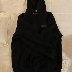 Jag säljer denna Stranger things hoodie, som tyvärr inte kommer till min användning längre. 💕