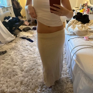 Långkjol - Beige långkjol! Jac är 1,60💞