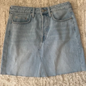 Jeanskjol - Jeanskjol från HM, endast använd 1 gång. I nyskick! 