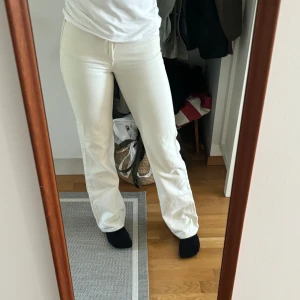 Beige Straight Jeans - Bik Bok - Beige/Cremevita straight jeans från Bik Bok🙌😍