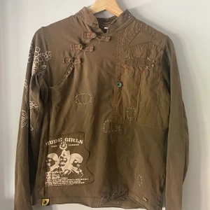 Lois Archive Long Sleeve - Lois arcive shirt with intricate details, embroidery and prints