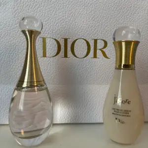 Christian Dior Jador’e 50 ml + 75 ml bodylotion parfymen endast testad 3 sprut bodylotion oöppnad förvarats mörkt och svalt 