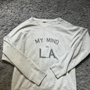 tröja - använd men i bra skick!!🩶