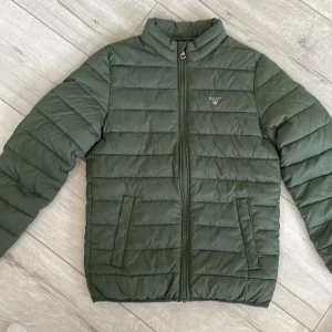 Gant jacka  - Gant Jacka till salu för endast 299 kr pris kan diskuteras är för 9-10 åringar 134/140 cm
