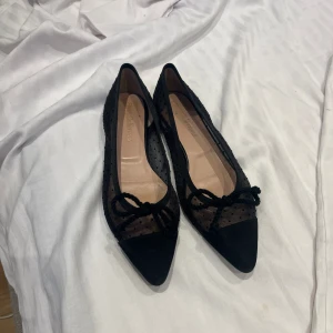 Ballerinaskor - Verkligen superfina ballerinaskor som jag säljer då dom är för små Nypris ca 2000 kr