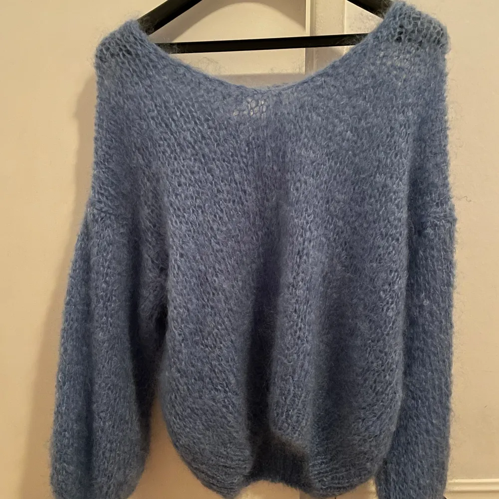 Miliana LS mohair knit i färgen sky blue. Tröja från american dreams, nypris 1899 kr. Endast använd 2 gånger, nyskick. Oversized fit. Köparen står för frakten ☺️. Tröjor & Koftor.