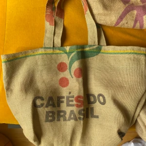 Handgjord strandväska  - Så fin handgjord strandväska av kaffesäckar som jag sytt själv! 