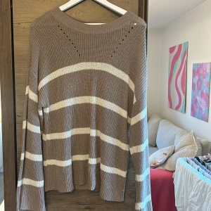 Stickadtröja  - Jättefin stickad tröja med vita ränder