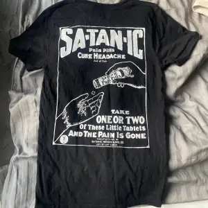 Jätte cool T-shirt köpt från dedicated i Stockholm. Tvättas såklart innan den skickas. Bara att skriva för fler bilder💕
