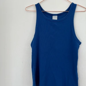 Linne - Linne, ribbat i blå