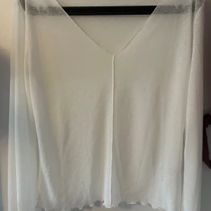 Tunn långärmad  - Tunn långärmad tröja, perfekt nu till sommaren🌸