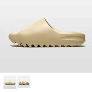 Yeezy slides  - Yeezy slides i ny skick  Storlek 39/40  Perfekt för sommar  Priset kan diskuteras 