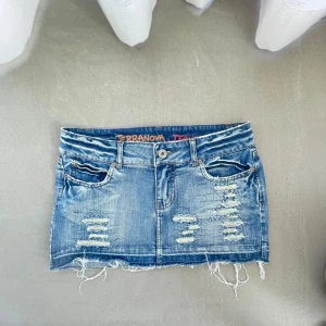 Cool jeanskjol!! - Säljer denna snygga jeanskjol❣️❣️ kontakta för mått