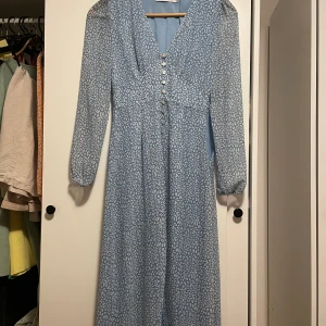 Adoore klänning - Aldrig använd. Så är i nyskick.