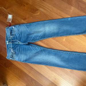 Nya True religion jeans som jag säljer för dem var för stora för mig. Aldrig använda helt nya.   Ny pris 3700kr