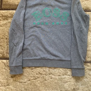 Hugo boss tröja  - Hugo boss tröja kommer inte till användning 