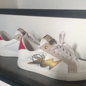 Zadig skor - Köpta på Zadig butiken i Stockholm i somras, mycket fint skick. Skriv privat för mer info:)!! kvitto, dustbag samt skokartong finns kvar! kan tänka mig att byta mot saker