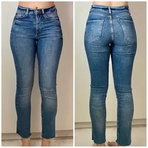 Säljer dessa snygga jeans från hm som formar kroppen jättefint. Storlek 26 i midjan men fungerar bra för även 25. Jag är 155 cm lång. Säljs pga att de inte kommer till så mycket användning, byxorna är i princip i nyskick 💕🥺 hör gärna av dig om du har frågor. 