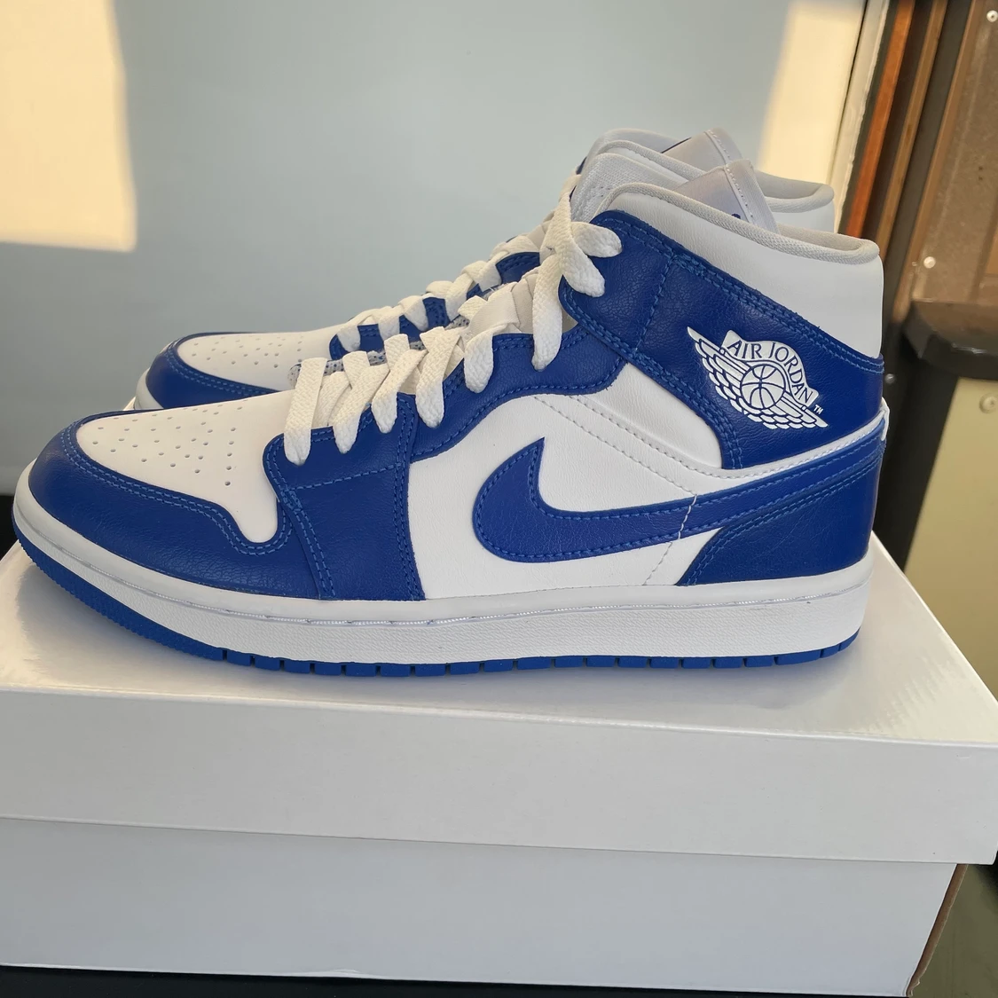 Jordans womens air 1 mid