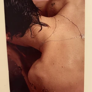 Harry Styles Poster - Fin Harry Styles poster med bilden från hans första album. Bra skick! 