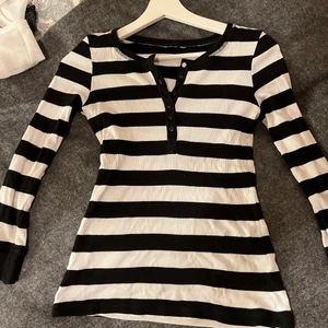 Randig tröja  - Randig tröja i storlek xs, 50 kr + frakt 