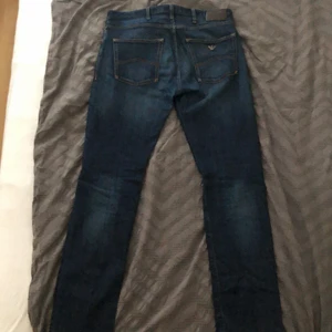 Armani jeans  - Ett par armani jeans mörk blåa 