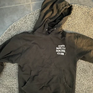 Hoddie - Säljer min älskade hoddie som är skönast i världen, har dock massa svarta och ville se om det fanns något intresse för denna?