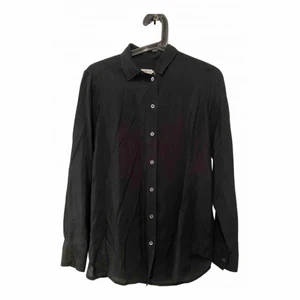 Filippa K skjorta storlek S - Säljer denna då den alltid varit lite för liten. Kan mötas upp i Sthlm eller skickas✨