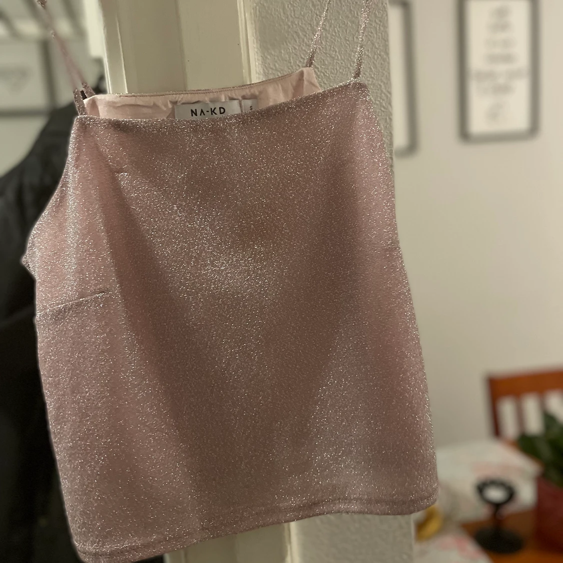 Rosa glittrigt linne