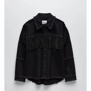 Jacka med fransar -   köpte för 559kr å säljer för 250kr. Skriv för fler bilder